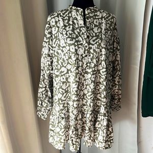 Elizabeth and James Large tunic dress w/ puffy sleeves, ruffle bottom, Medium